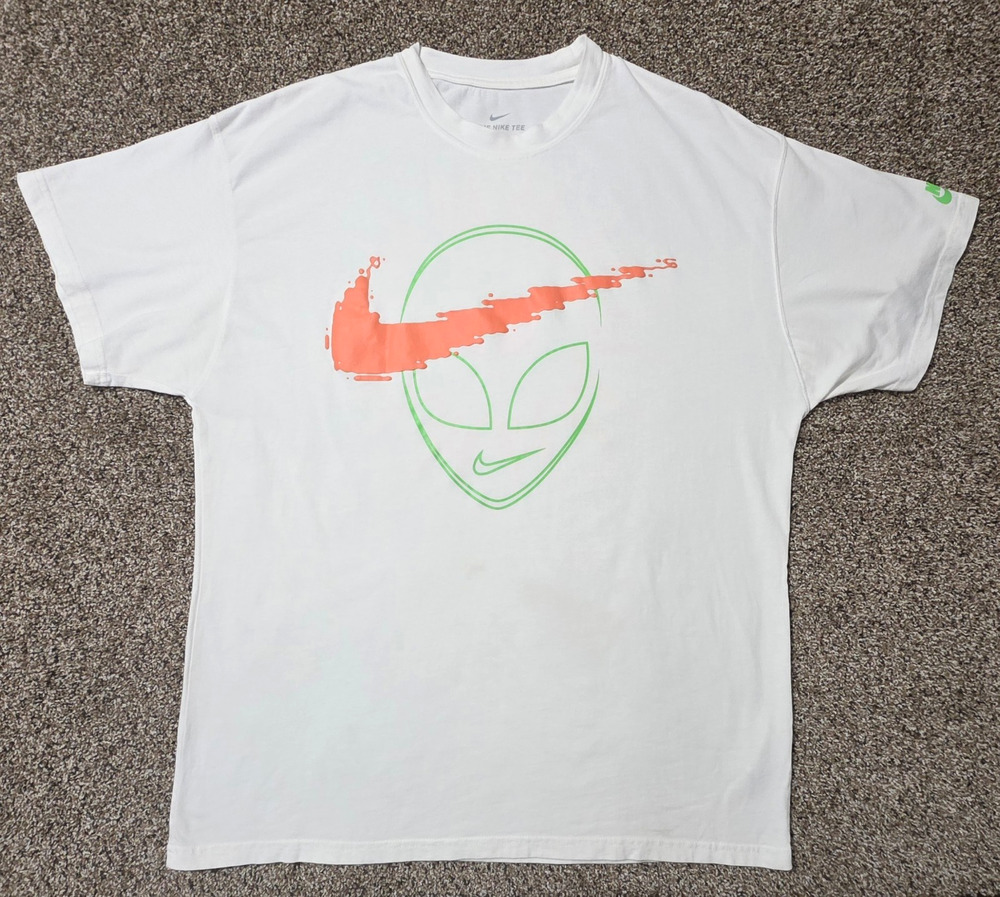 Nike Alien The Swoosh Is Out There T-Shirt White Men Large CZ8924-100 Graphic